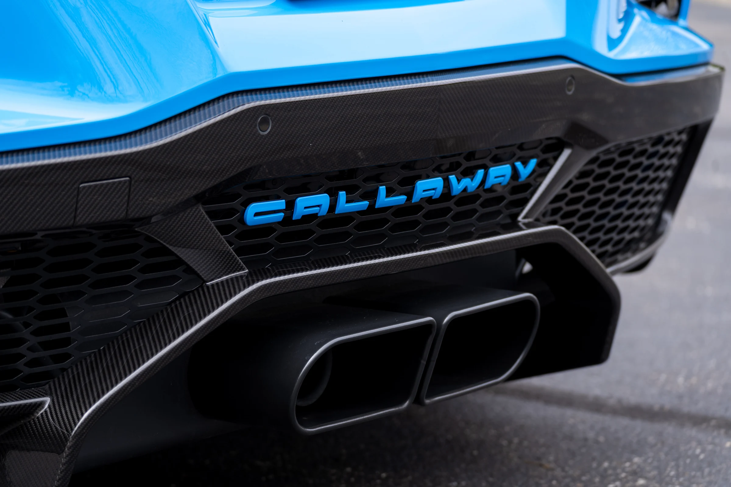 Optional carbon-fiber rear diffuser and Double-D exhaust